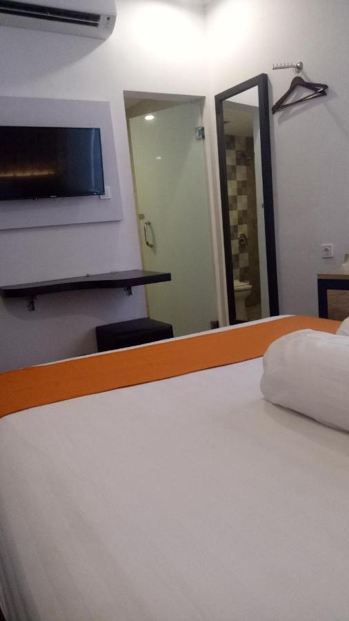Front One Boutique Tugu Muda Semarang Hotel ภายนอก รูปภาพ
